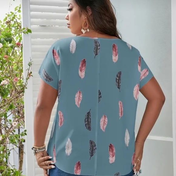 NWT!! Women's Casual Elegant Feather Print Fashion Blue Top !! 💙 Plus, size !! - Picture 11 of 12